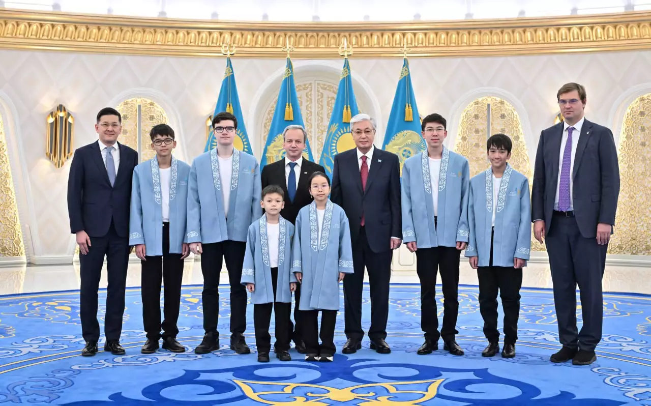 Токаев встретился с призерами чемпионатов мира по шахматам