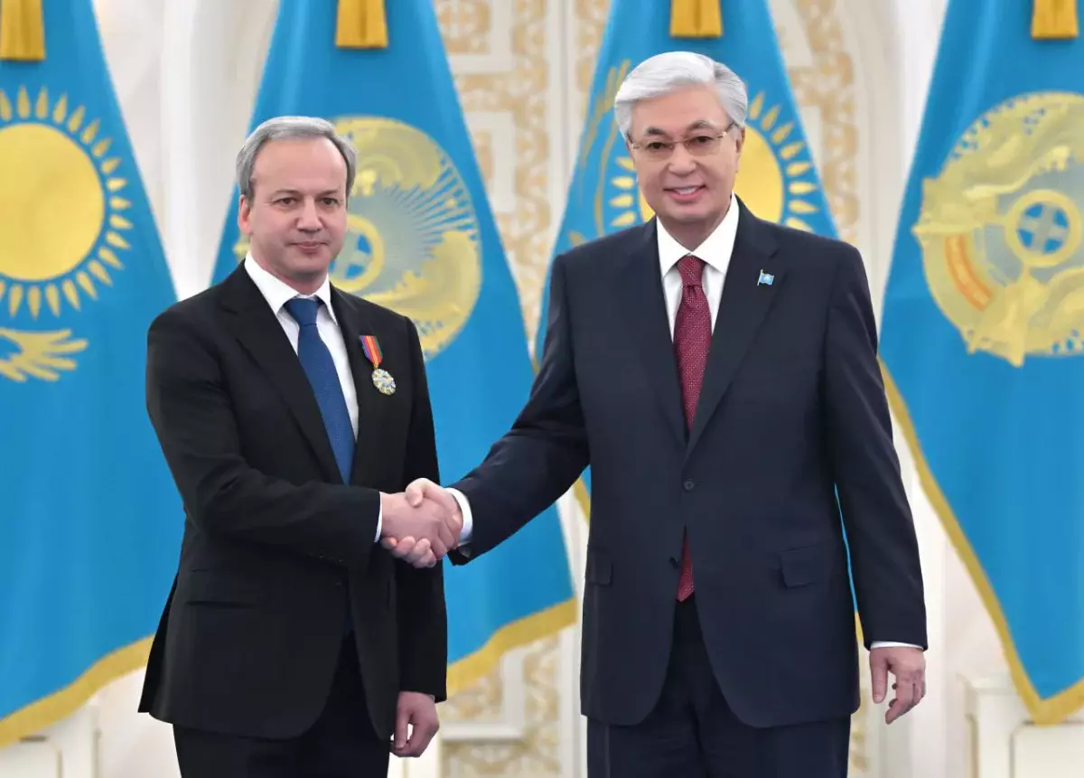 Президент шахматты өркендетуге қосқан үлесі үшін Аркадий Дворковичті марапаттады