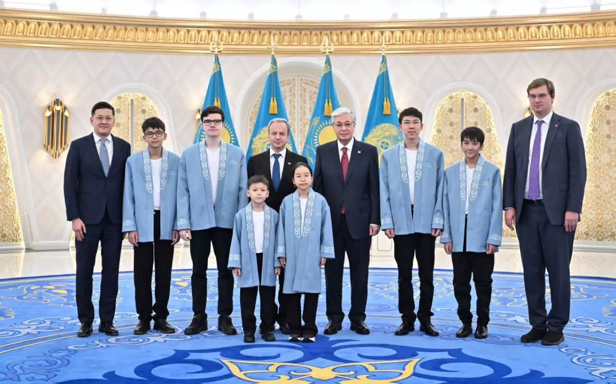 Токаев встретился с призерами чемпионатов мира по шахматам