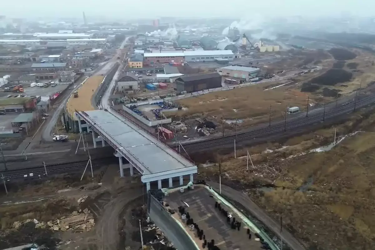 Затянувшаяся стройка: нерадивый подрядчик сорвал сроки сдачи возведения моста