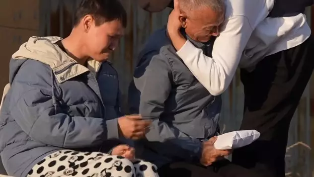 "Человек в маске" подарил отцу-одиночке с дочерью-инвалидом новую жизнь