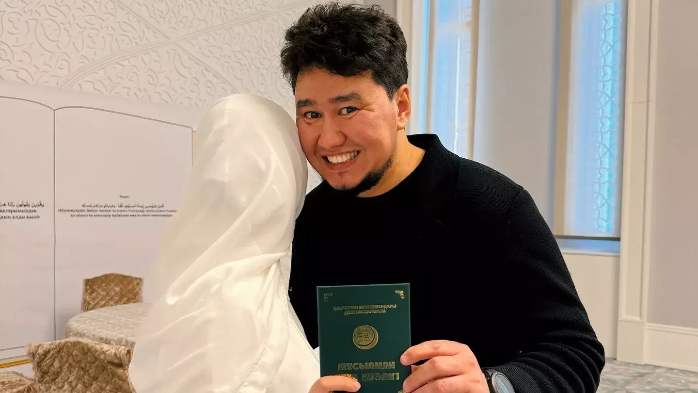 “Өздерінің әкелері бола тұра, менің “әке” деп айтқызғаным…” - Жахан Отарғалиев жеке өмірі туралы бар сырын айтты (ВИДЕО)