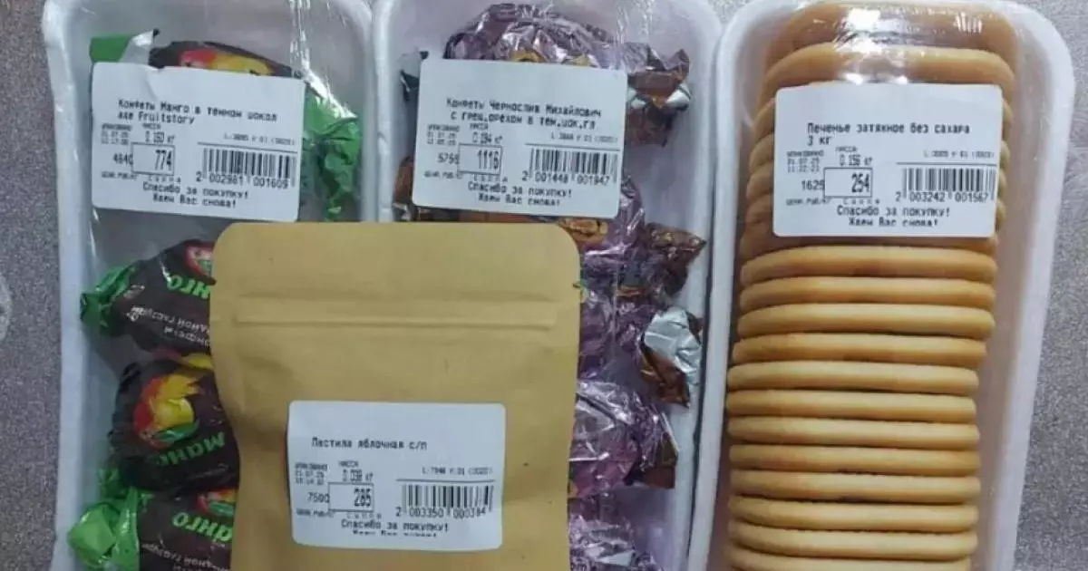  Петропавлдағы супермаркетте заттың бағалары рубльмен көрсетілген 