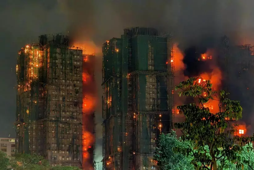 По делу о крупном пожаре в жилом комплексе в Гонконге арестованы восемь человек