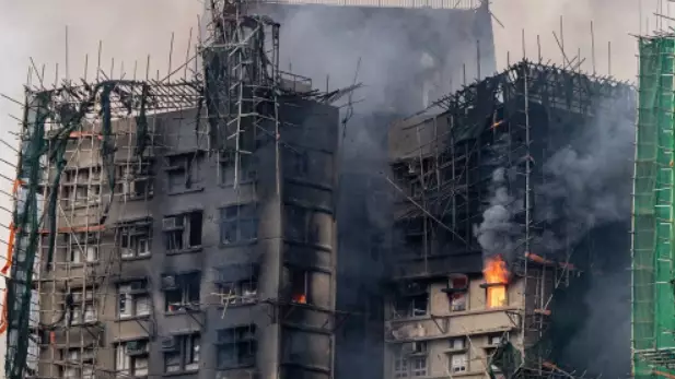 Гонконгтағы өрт: сегіз адам қамауға алынды