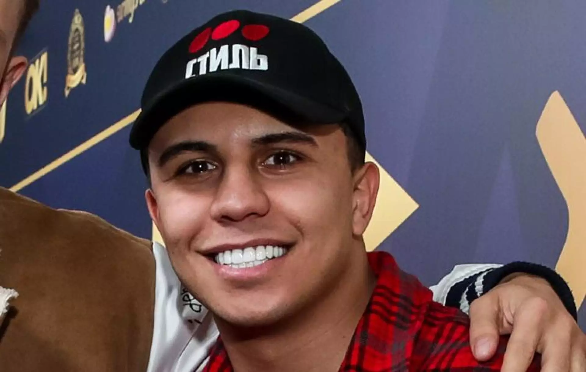 Чеченский боец ММА избил блогера на стриме за шутку