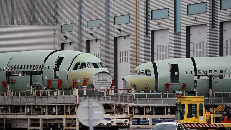 Airbus распорядилась срочно отремонтировать 6000 самолетов по всему миру в самый загруженный праздничный уик-энд для авиаперелетов в Америке.