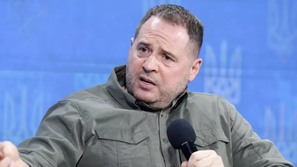 Экс-глава офиса президента Украины после отставки собрался на фронт