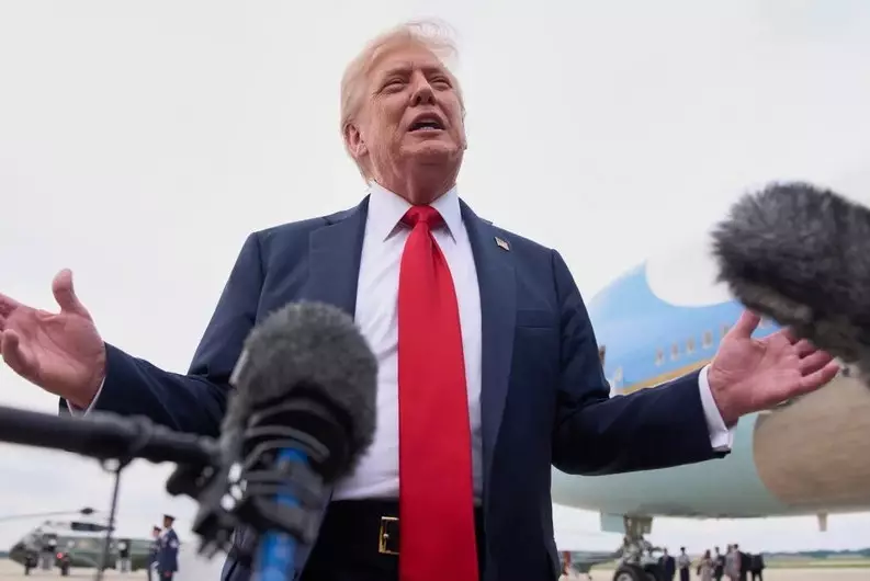 Трамп заявил об аннулировании документов Байдена, подписанных с помощью автопера