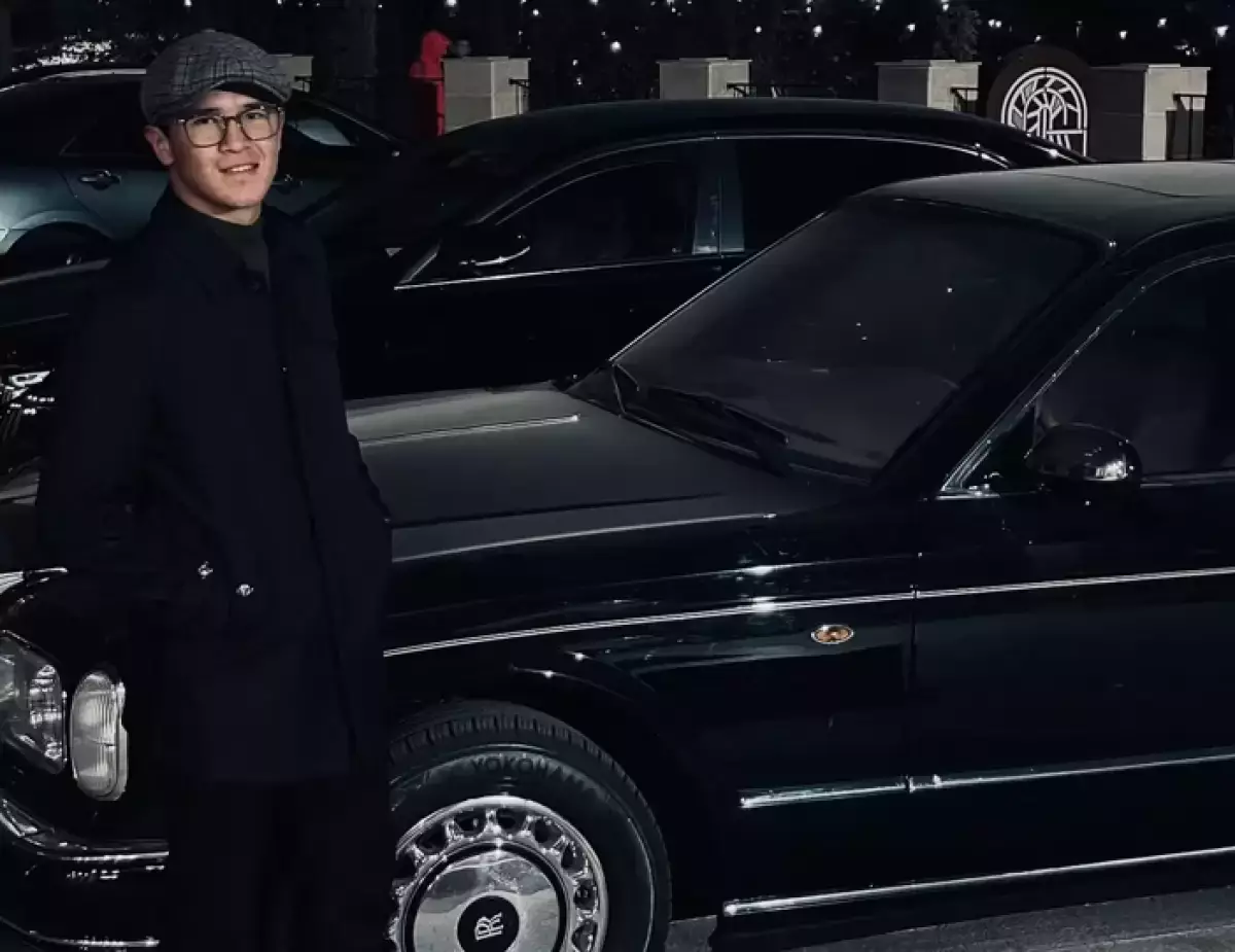 «Ерекше стиль»: Төрехан Сабырханның қымбат көліктегі суреті талқыға түсті