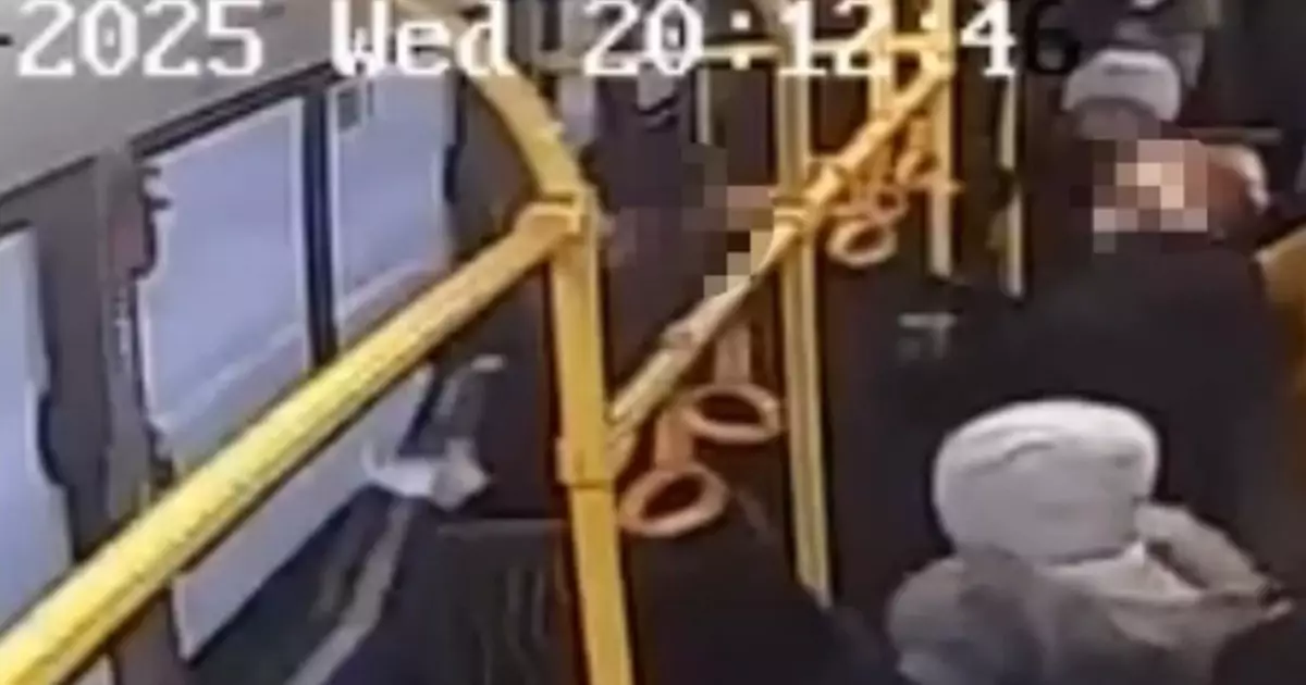  Астанада автобусқа мінген екі әйел орынға таласып, төбелес шығарды 