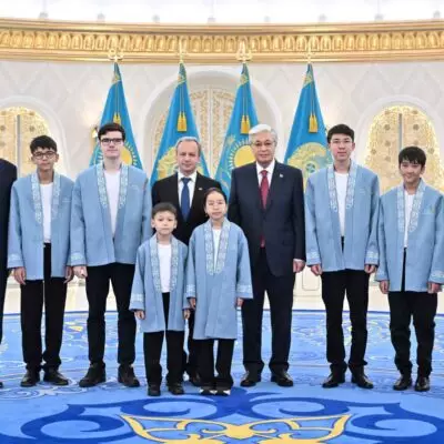 Глава государства встретился с призерами чемпионатов мира по шахматам