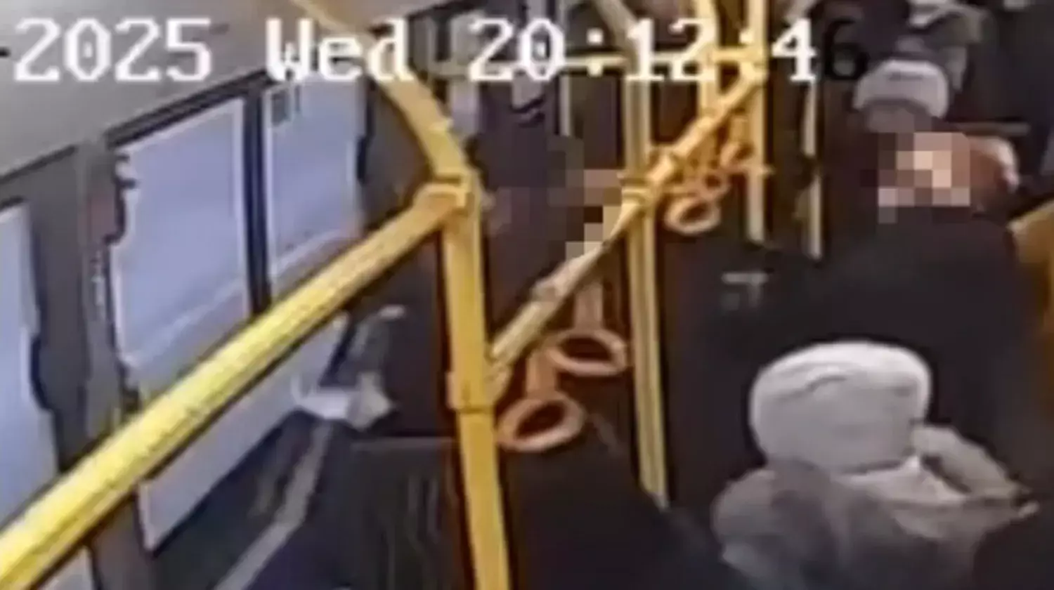 Астанада автобусқа мінген екі әйел орынға таласып, төбелес шығарды