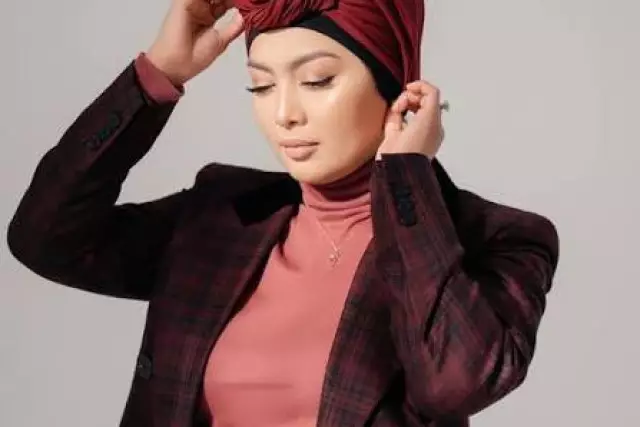 “Қатал мінезді күйеу — үлкен сый”: Әйелдерге ақыл айтқан коуч сынның астында қалды