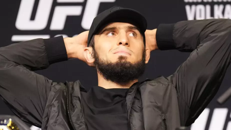 Ислам Махачев потроллил UFC за титульный бой бывшего соперника