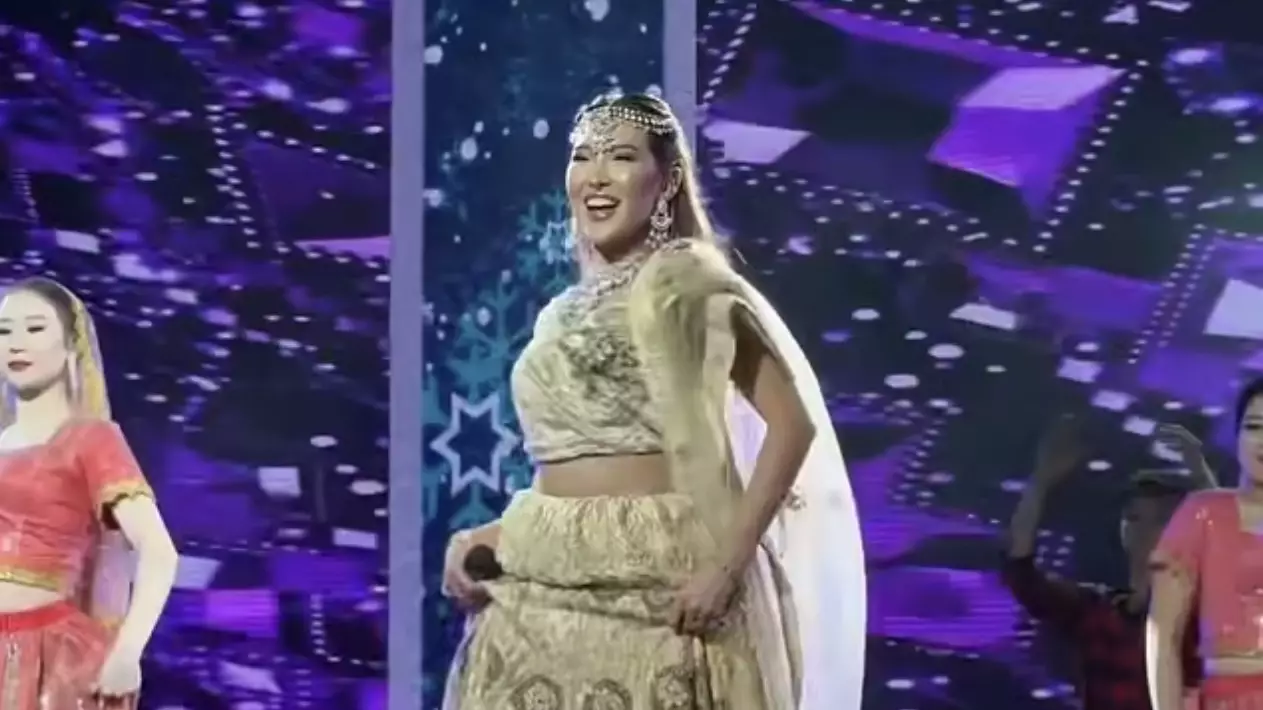 Танымал блогер ұлттық арнадағы әнімен сынға қалды (ВИДЕО)