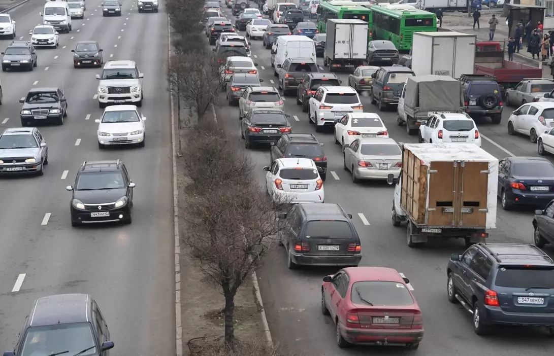 60% всех загрязнений воздуха в Алматы выбрасывает автотранспорт – акимат