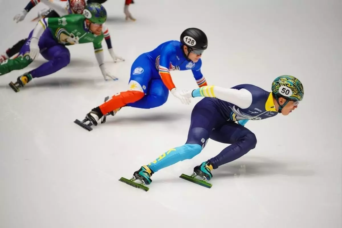 Казахстанский конькобежец вышел в в решающий этап Мировой серии