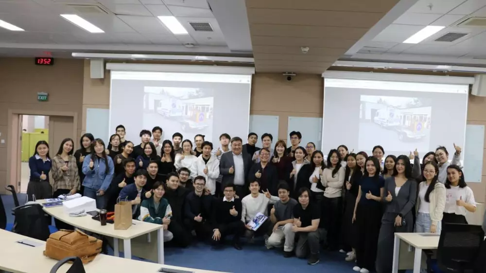 ЖАСҰО өкілі “Назарбаев“ университеті студенттерімен кездесті