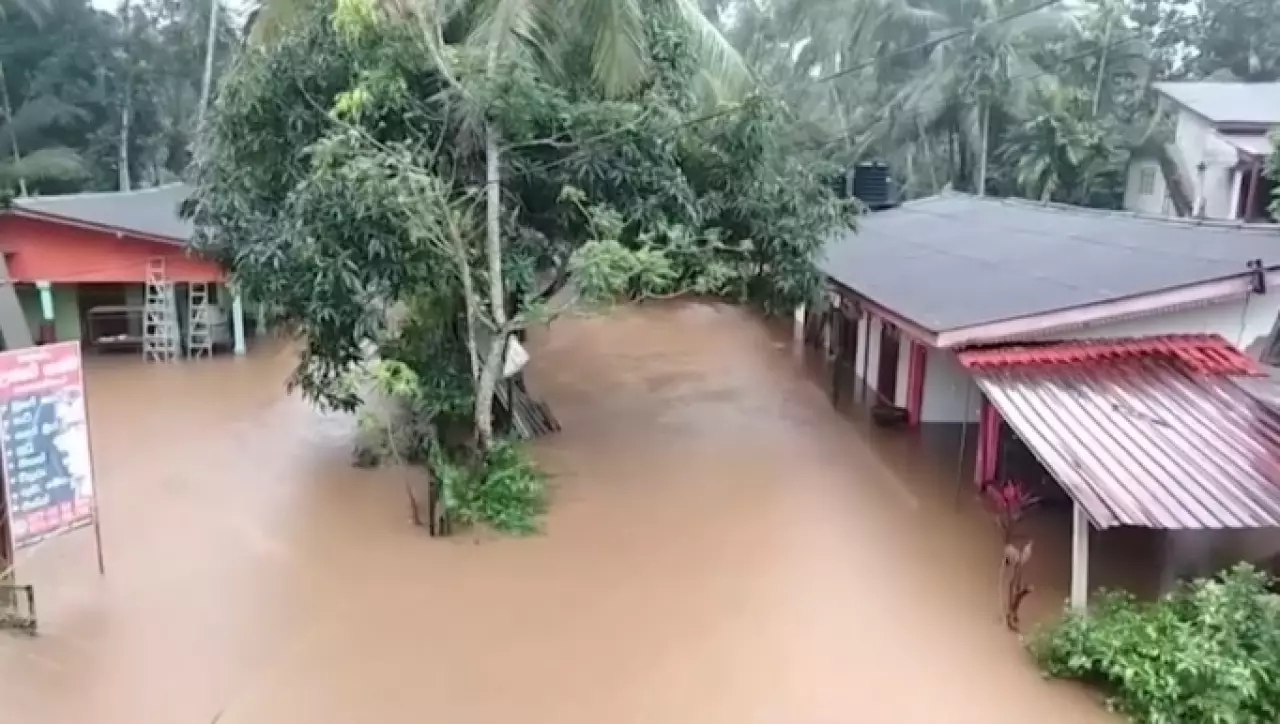 Число жертв циклона на Шри-Ланке выросло до 123