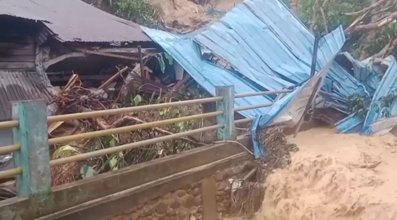 Индонезияда көшкіннен 303 адам опат болды