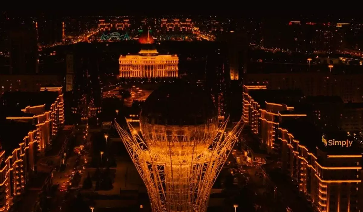 Астананың бірқатар нысанына қызғылт-сары түсті жарық жағылды (ФОТО)