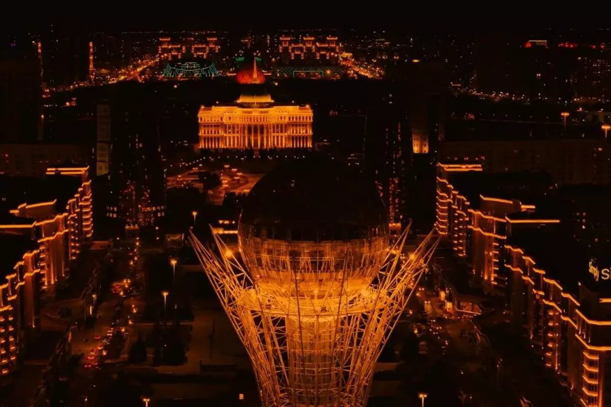 Оранжевым цветом подсветили знаковые объекты Астаны в поддержку глобальной кампании против насилия