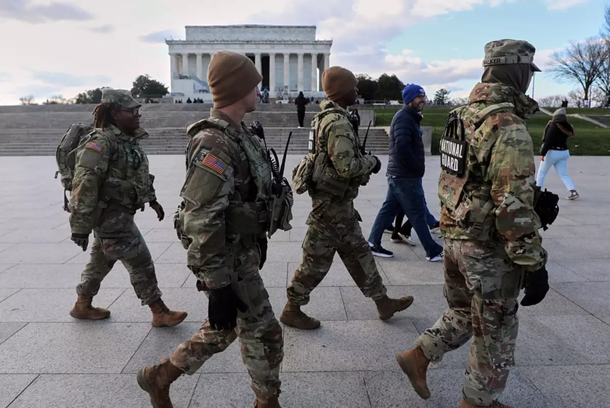 США приостановили выдачу убежища и виз после стрельбы у Белого дома