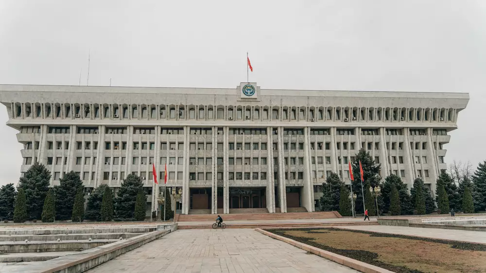 Досрочные парламентские выборы стартовали в Кыргызстане