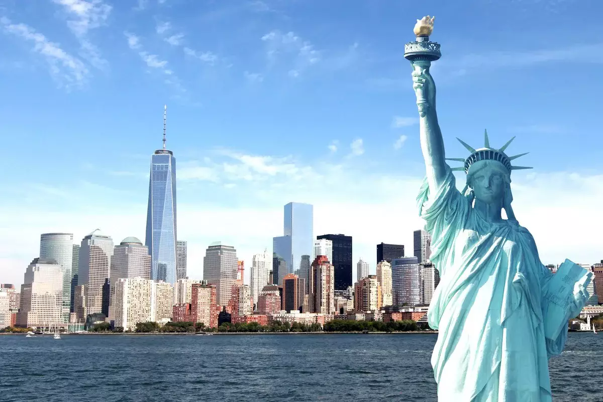 США приостановили рассмотрение всех прошений об убежище после стрельбы у Белого дома