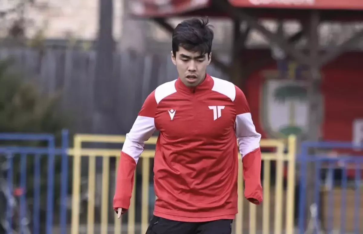 Қазақстандық футболшының командасы өз алаңында ірі есеппен жеңілді