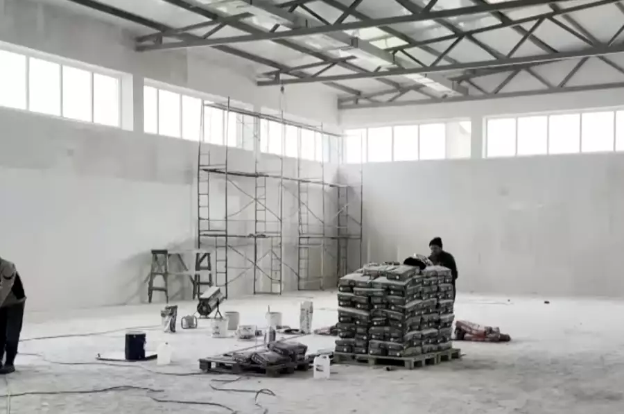 “Балалар апатты ғимаратта оқуға мәжбүр“. Атырау облысында мектеп құрылысы бес жылға созылып барады