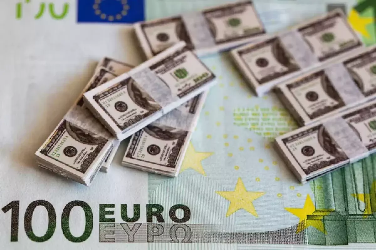 Курс евро и доллара в обменниках Астаны и Алматы 30 ноября 2025