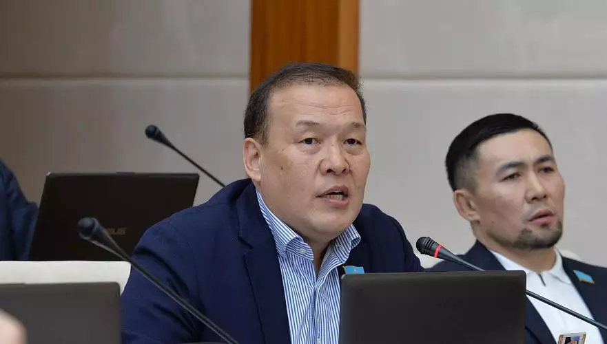 Экс-коррупционер в мажилисе проиграл суд против журналиста