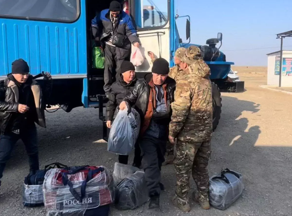 Техническая поломка: автобус с группой иностранцев застрял на трассе