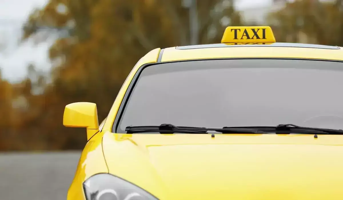 Ақтөбеде ер адам такси жүргізушісімен жанжалдасып, көлігін айдап кеткен