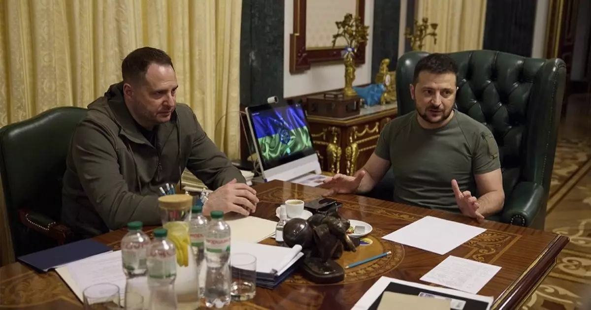  Зеленский өзінің `әріптесін` жұмысынан қуып, артынша соғыс майданына аттандырды 