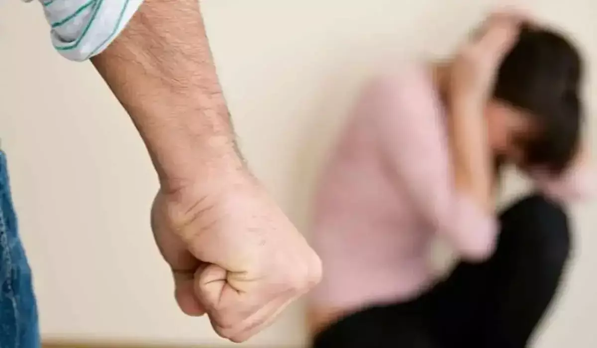 Таразда ер адам баласының көзінше әйелді соққыға жықты