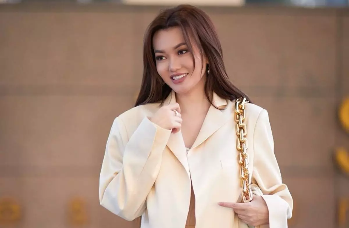 «100 мың теңге шашу шашамын»: Ерке Есмахан туған күніне ақша таратпақ