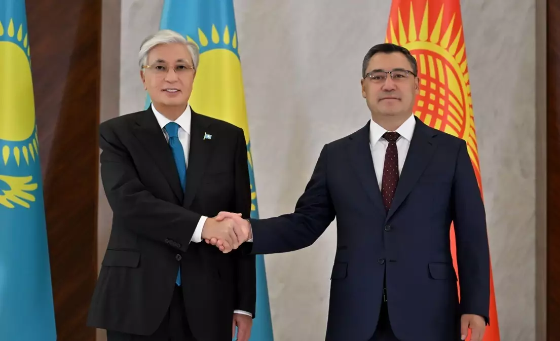 Токаев поздравил Жапарова с успешными выборами в Жогорку Кенеш