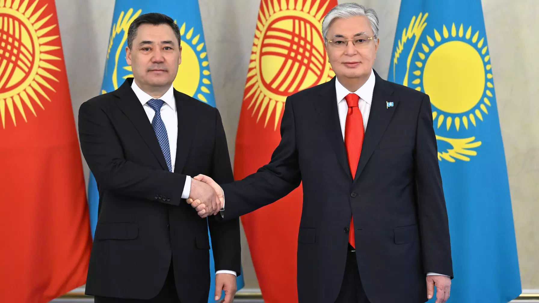 “Ынтымақтастықты жаңа деңгейге шығаратынымызға сенімдімін”: Тоқаев Жапаровқа құттықтау жеделхатын жолдады