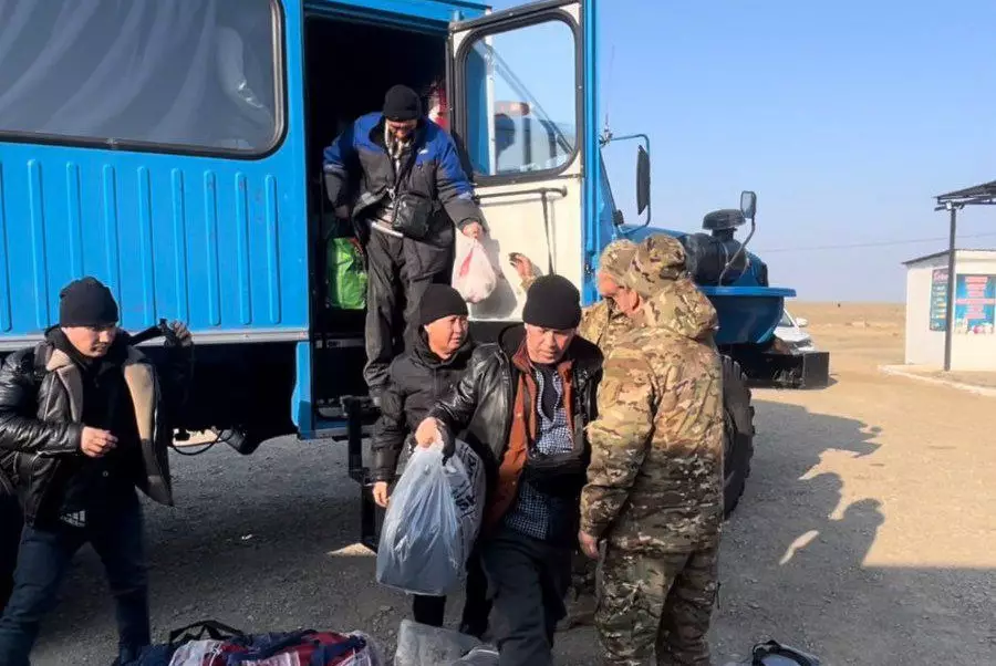 На кызылординской трассе сломался автобус: эвакуированы 34 человека