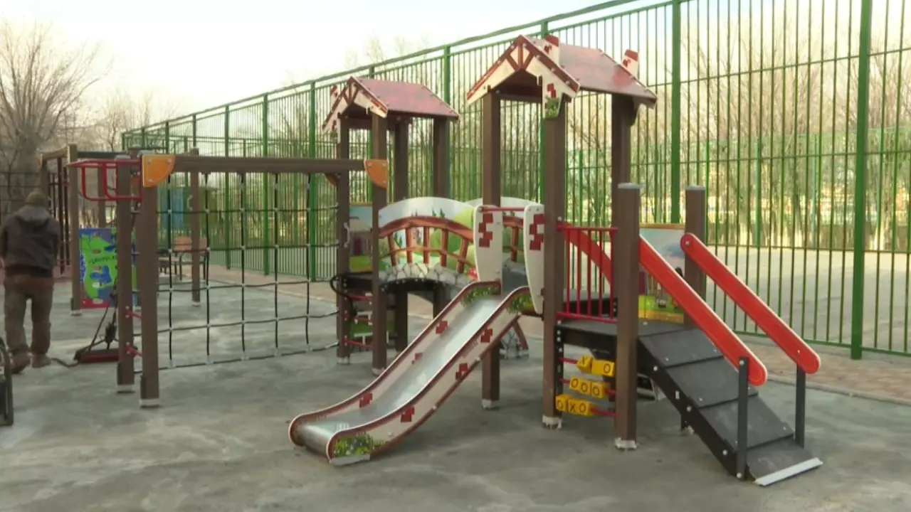 Атырауда аулалар абаттандырылып жатыр