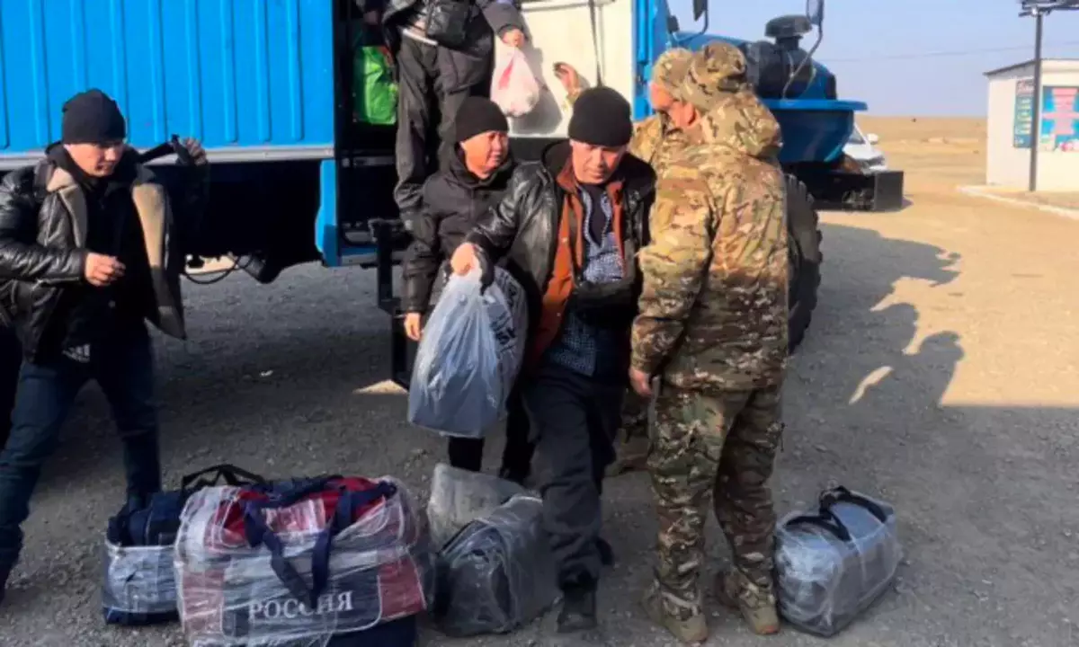 Автобус с иностранцами сломался посреди степи в Кызылординской области