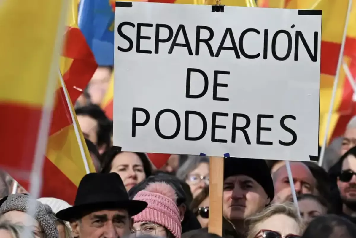 В Мадриде прошли массовые протесты против премьера Испании