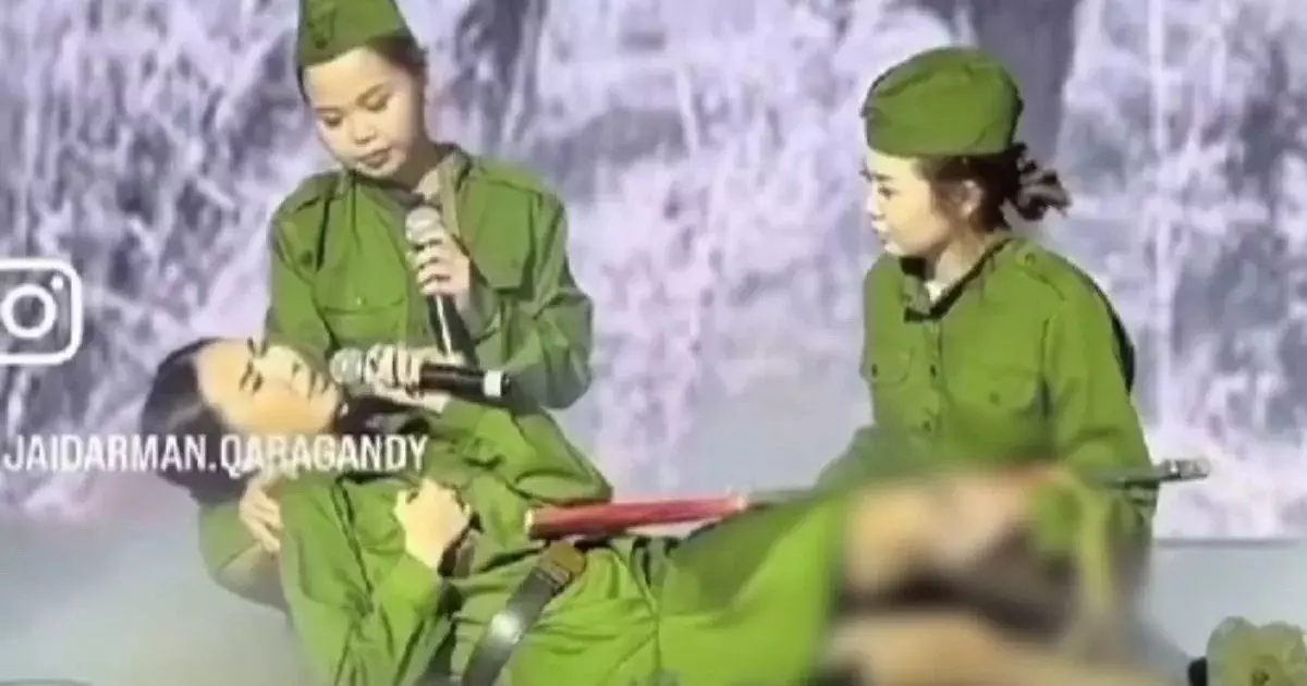  “Мәншүк пен Әлияның рухына құрметсіздік”: Жайдарманның шектен шыққан әзілі жаға ұстатты (ВИДЕО) 