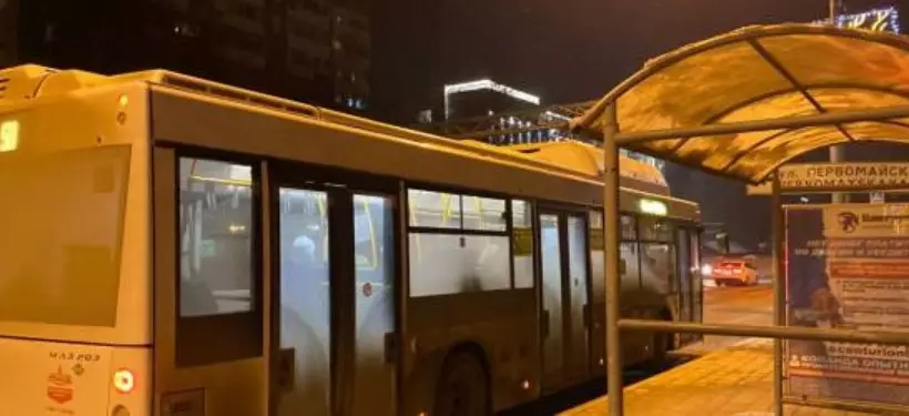 Кондуктора автобуса наказали за высадку несовершеннолетнего в Семее