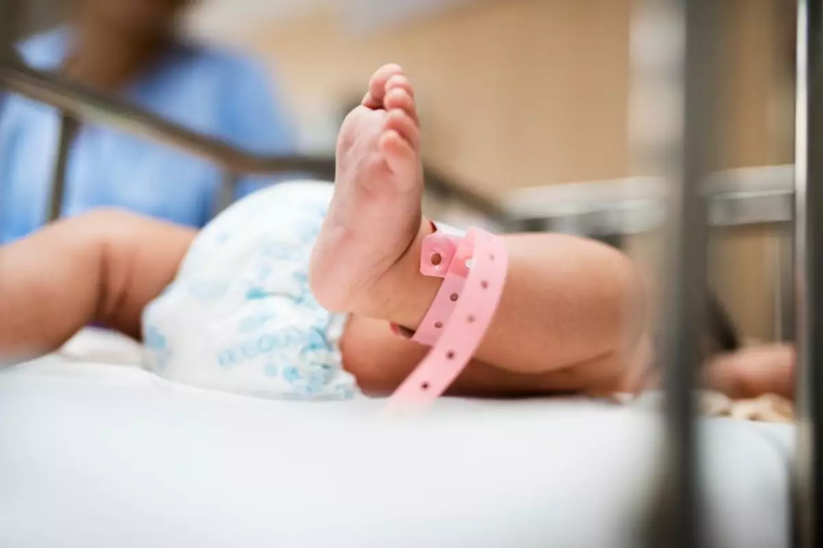 Иностранцы задержаны в Алматы: они пытались вывезти младенцев от суррогатных матерей