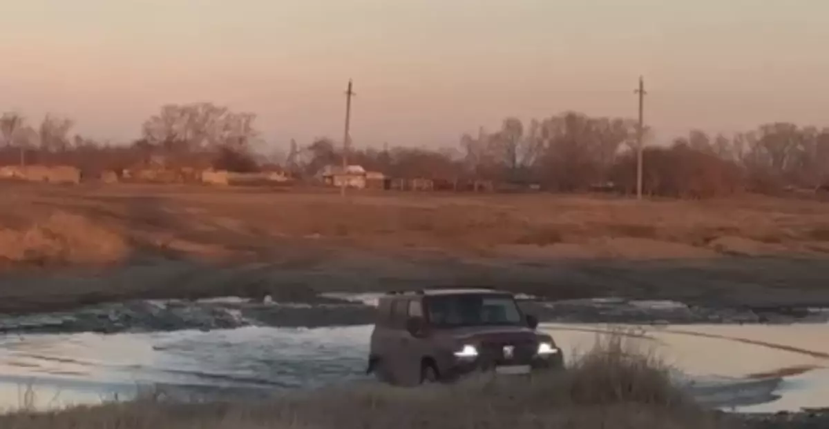 Жолсыз қалған ауыл: Қостанай тұрғындары дәрігерге де, дүкенге де жете алмай қалды