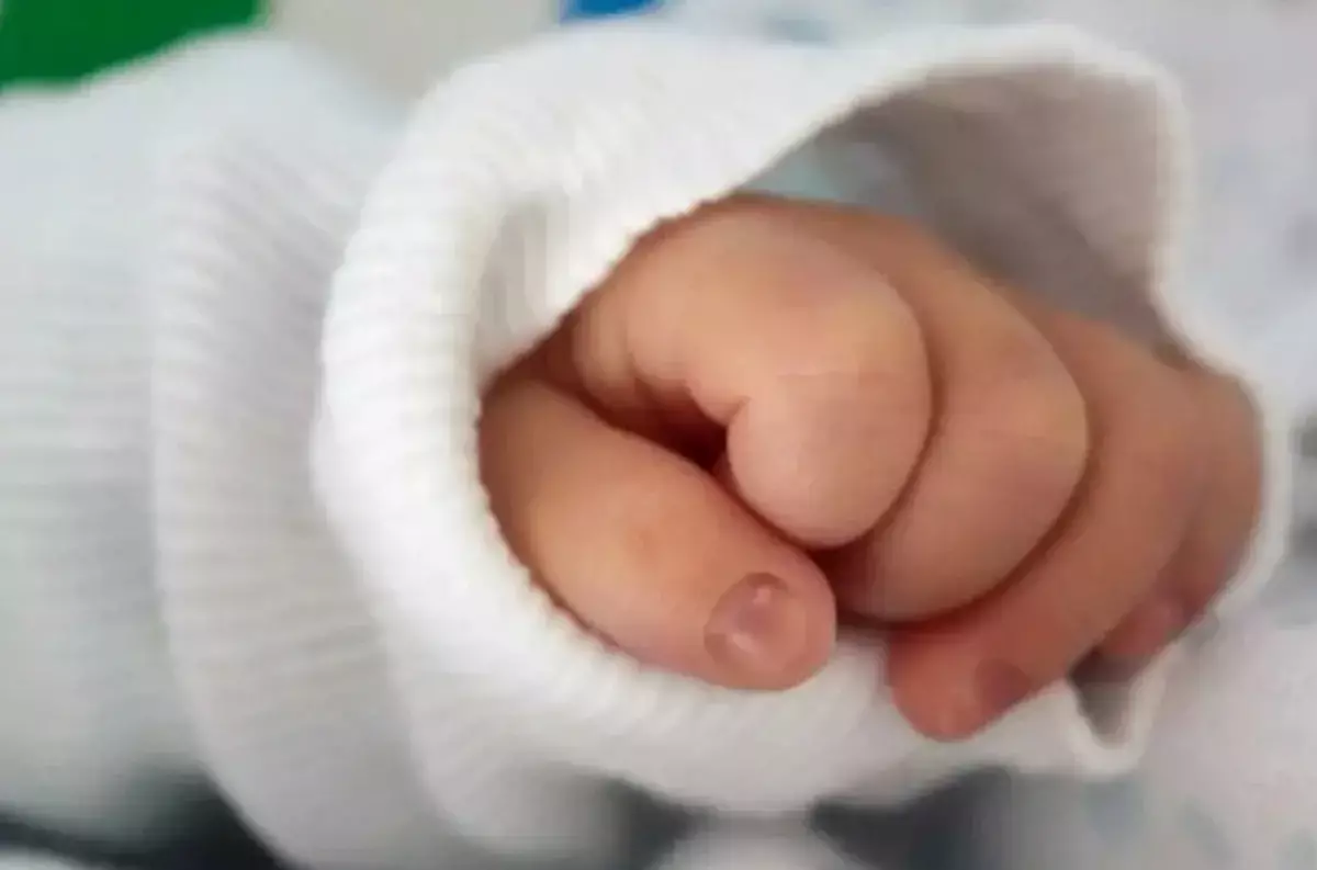 Граждане Китая задержаны в аэропорту при попытке вывоза новорожденных из Казахстана - новости на Lada.kz 01.12.2025